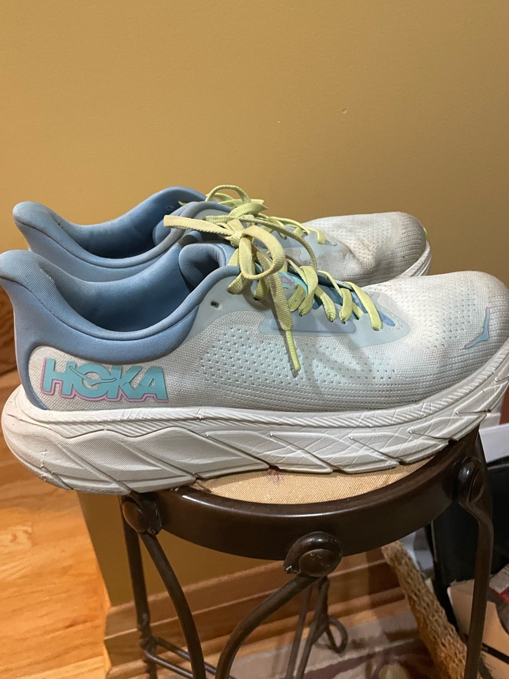 Hoka One One Arahi 7 Running Shoes Blue size 10.5